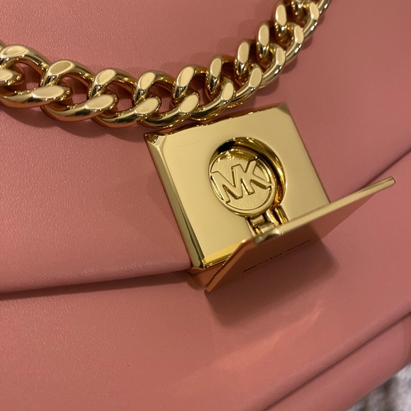 Michael Kors cross body purse in beautiful pink color with gold accents - Picture 4 of 13
